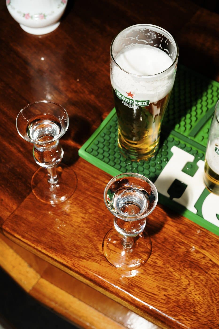 Jenevertjes en een biertje op de bar